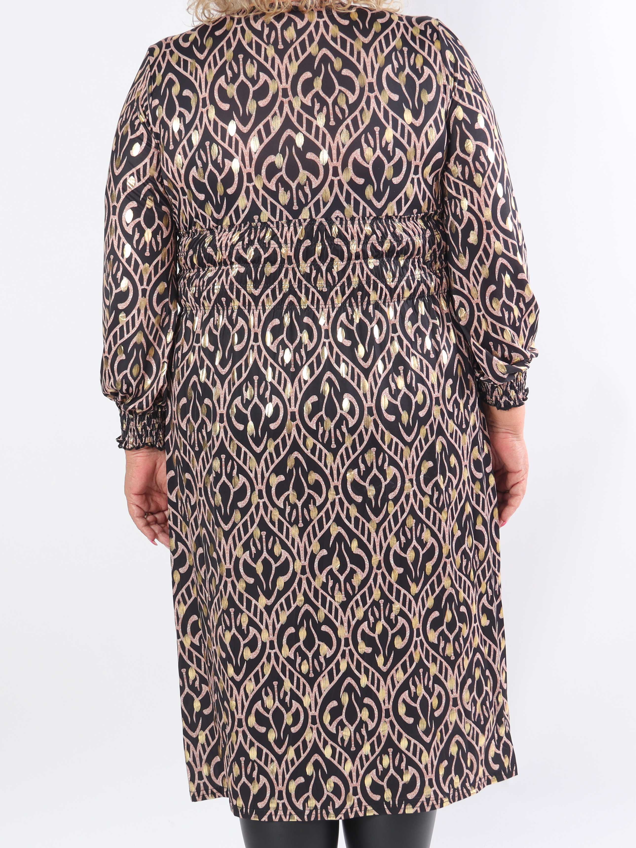 Pams Boho Midi L/S - Elastisk plus size kjole i krølfrit stof